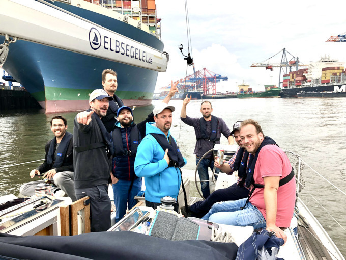 EXKLUSIV ab/an HAMBURG. ''Cruise in the City'' - Segelyacht-Event und individuelle Hafenrundfahrt!