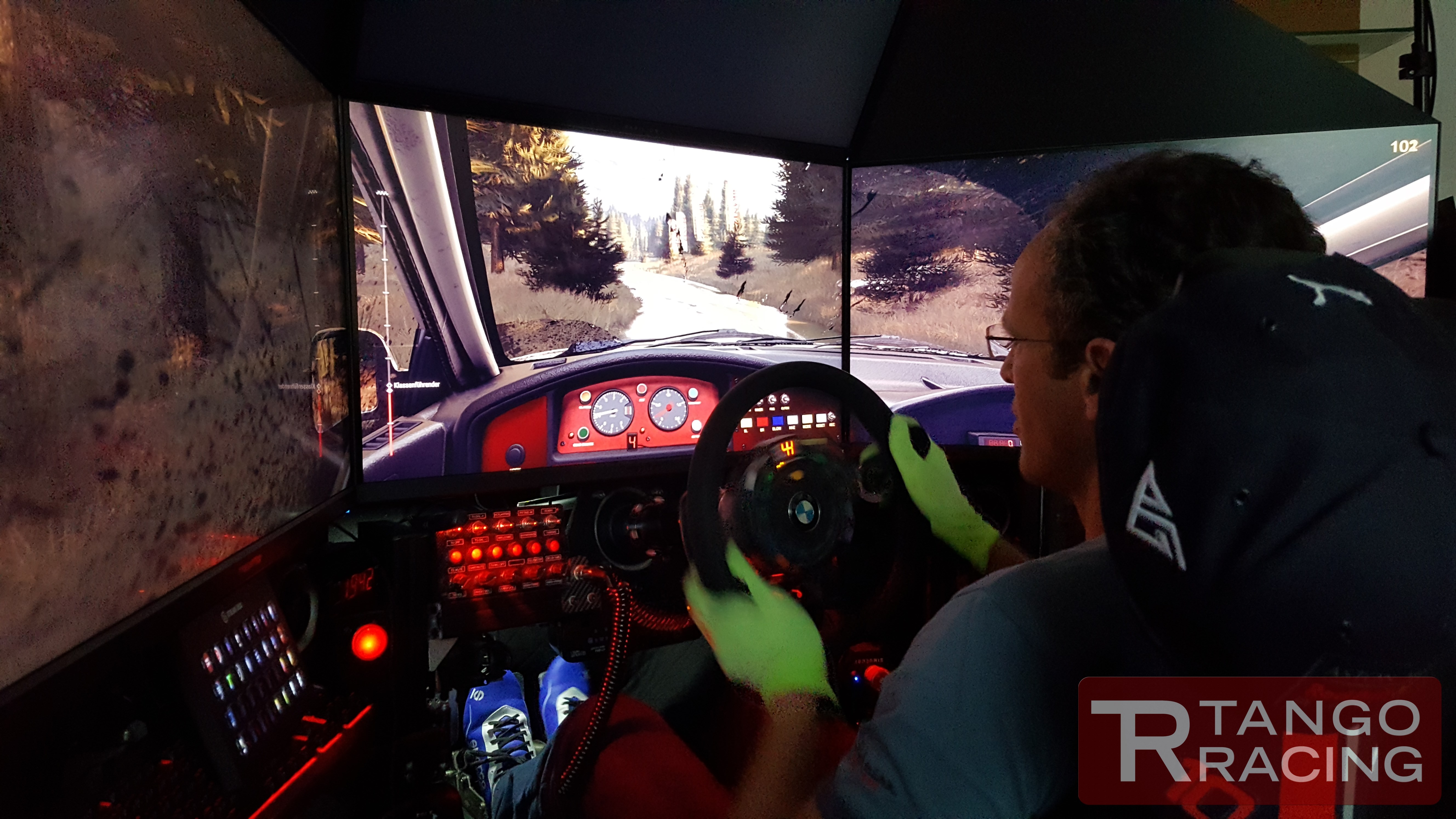 TANGO RACING Motorsport Rennsimulator für GT-/Tourenwagen - Fahrzeit 30 Min. inkl. Instruktor