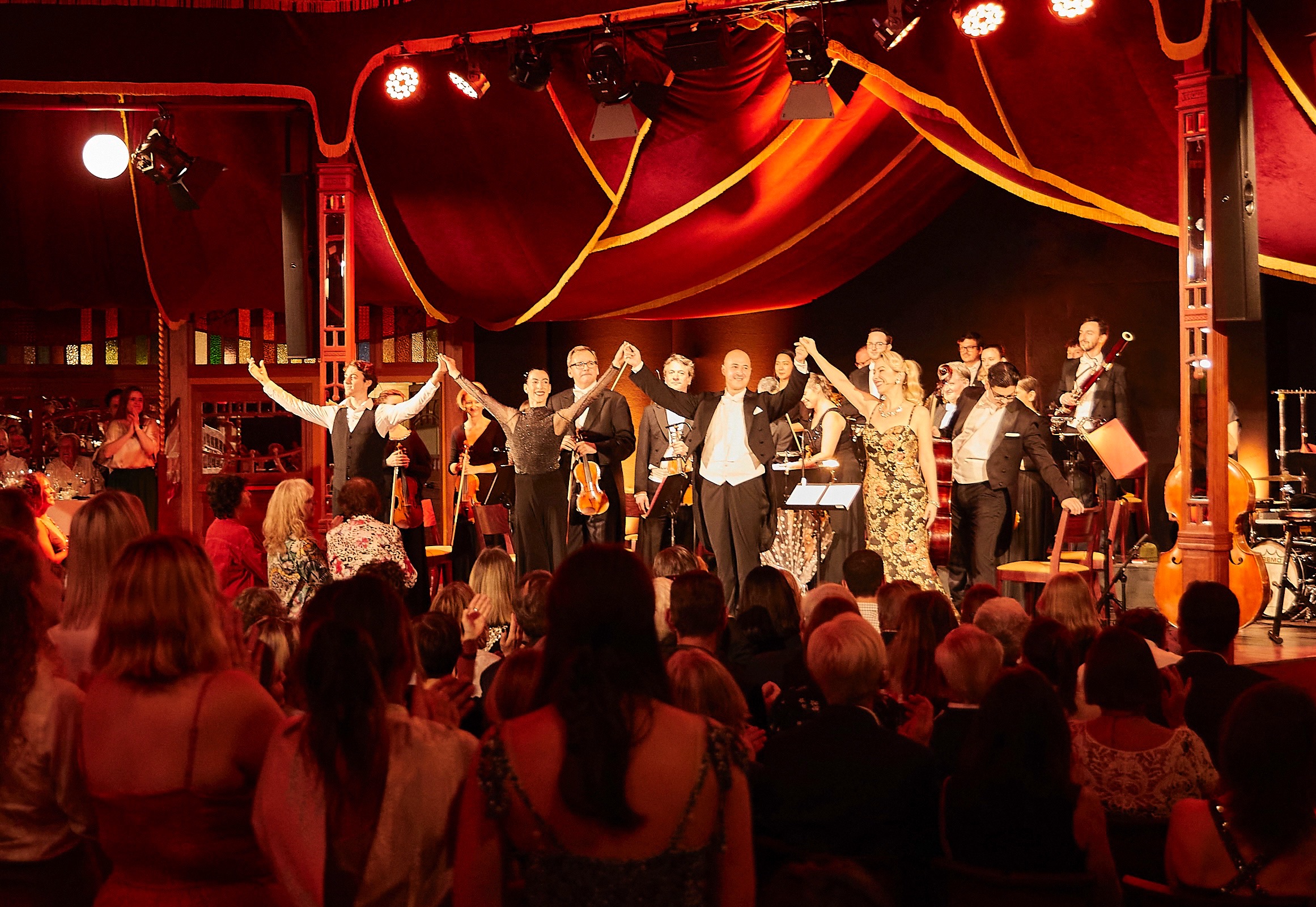 Strauss Dinner Show - Ticket in der Manege