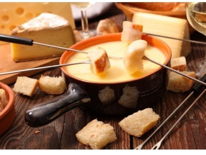 Käse-Fass-Fondue für Gruppen