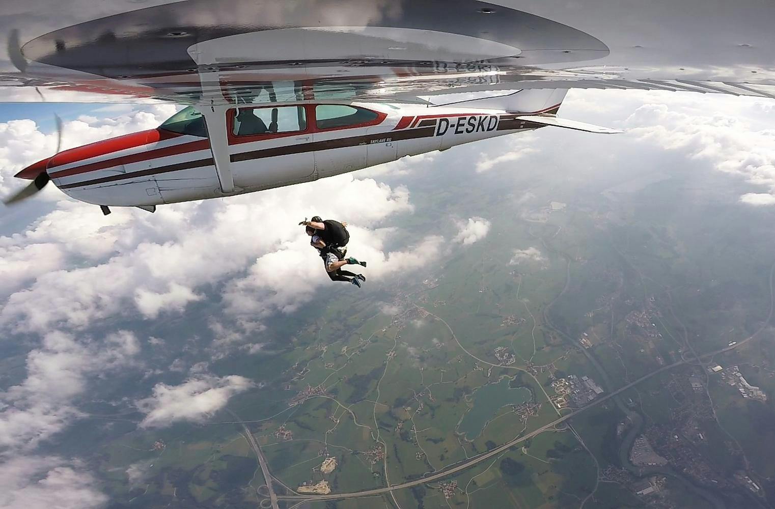 Tandem Fallschirmspringen | ca. 60 Sekunden Freifall
