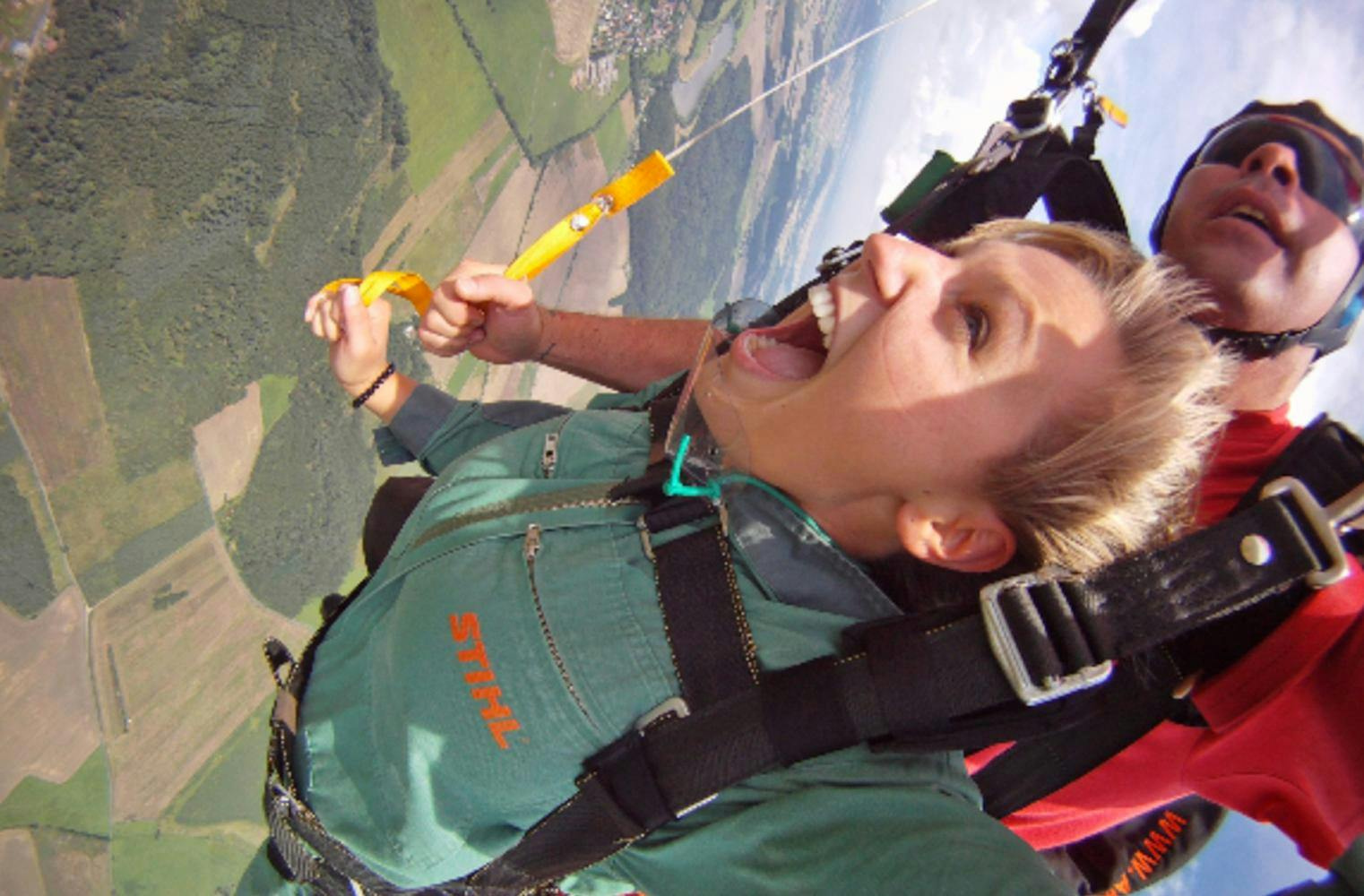 Fallschirmspringen|ca. 4000 m & 60 Sek. Freifall |Action pur