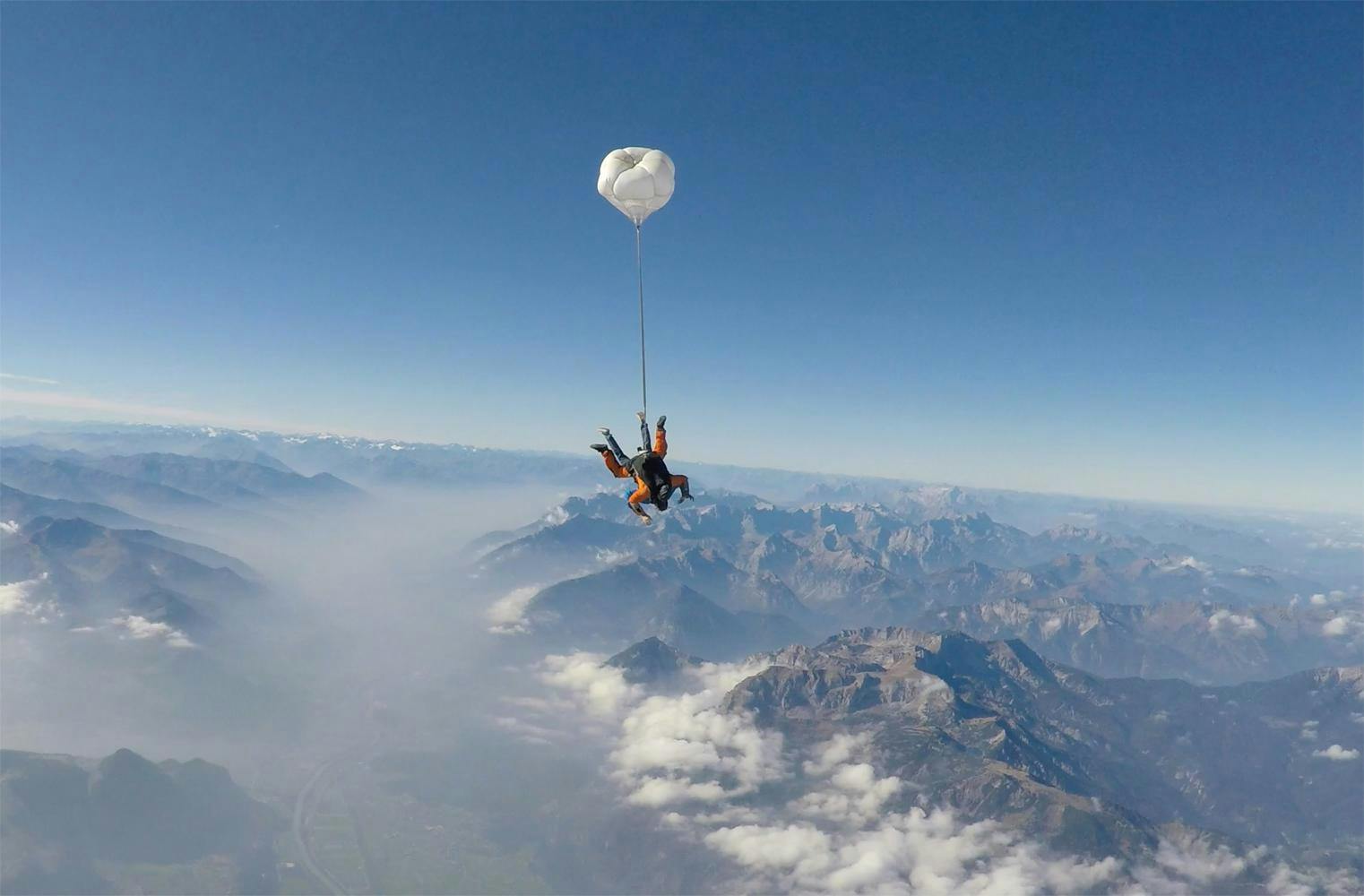 Tandem Fallschirmsprung | aus ca. 4.000 Meter Höhe