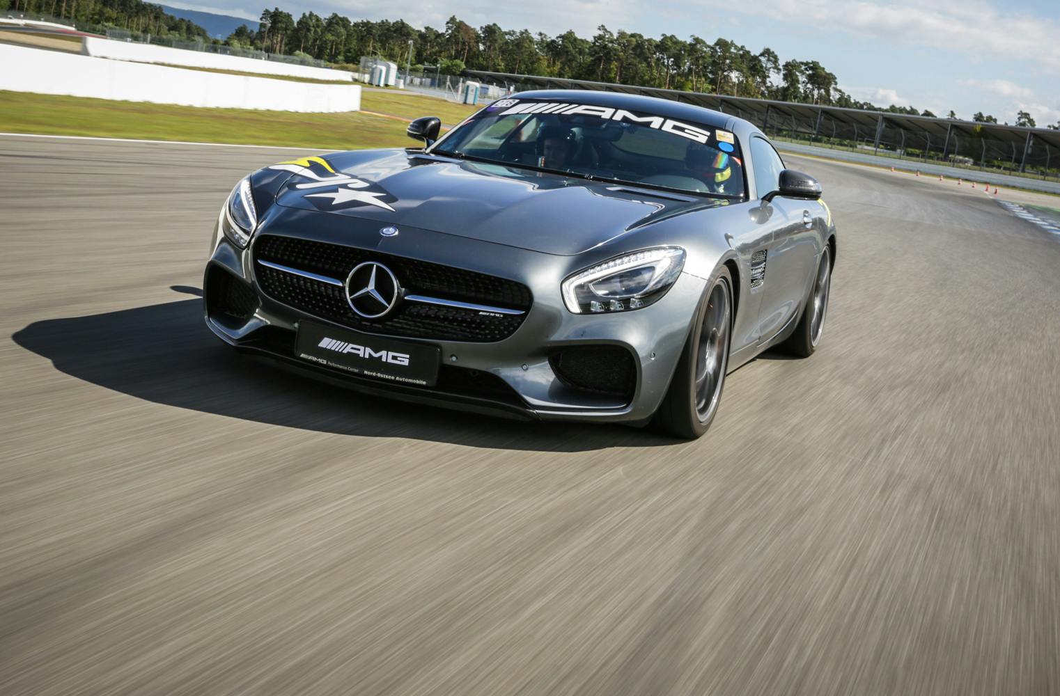 Rennstreckentraining im Mercedes-AMG GTS | selber fahren