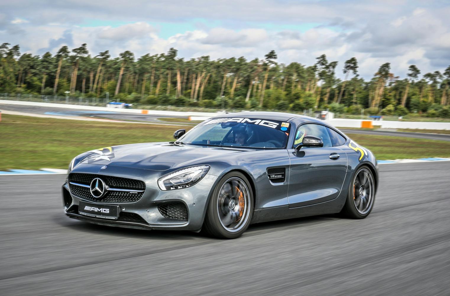 Mercedes-AMG GTS auf der Rennstrecke | Action mit Highspeed