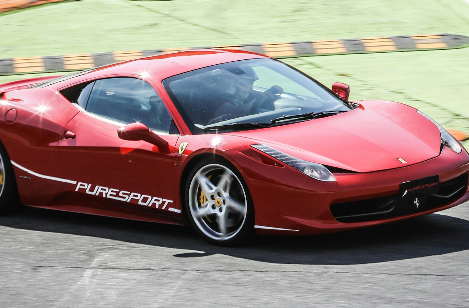 2 Runden mit 570 PS | Rennstreckentraining im Ferrari 458