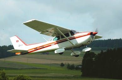 Flugzeug-Flug | Cessna-Rundflug über Bergwelt | 30 Minuten 