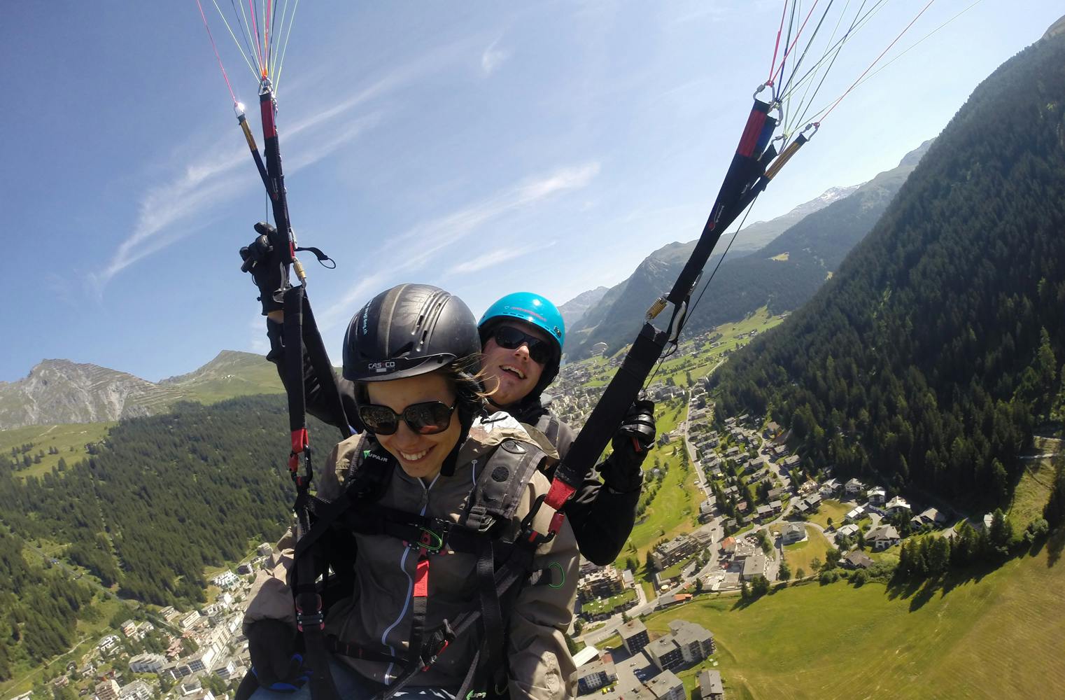 Paragliding über Davos | Tandem Gleitschirmflug mit Panorama