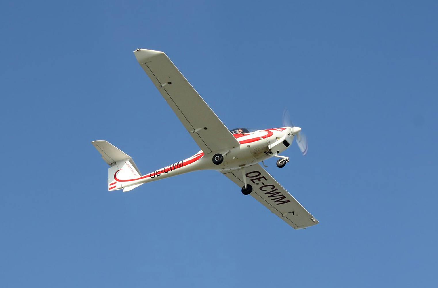 Flugzeug fliegen | Schnupperflug in Katana DA20 | 90 Min.