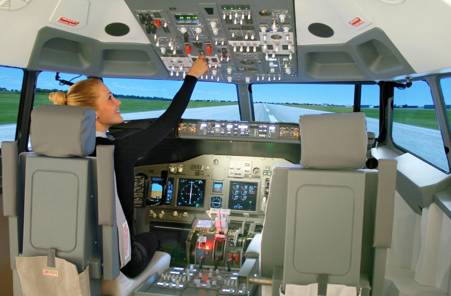 Kapitän im Cockpit | Flight Simulator Boeing 737