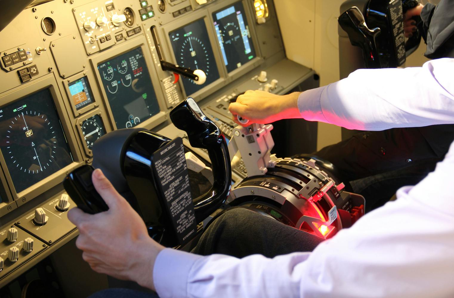 Kapitän im Cockpit | Flight Simulator Boeing 737