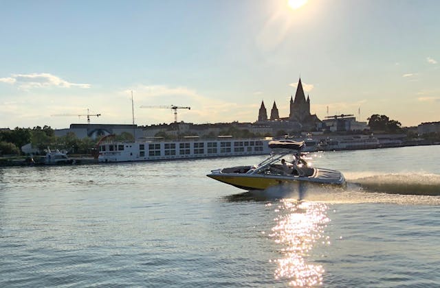 Motorboot Sightseeing in Wien | 1,5 Std. Donaurundfahrt