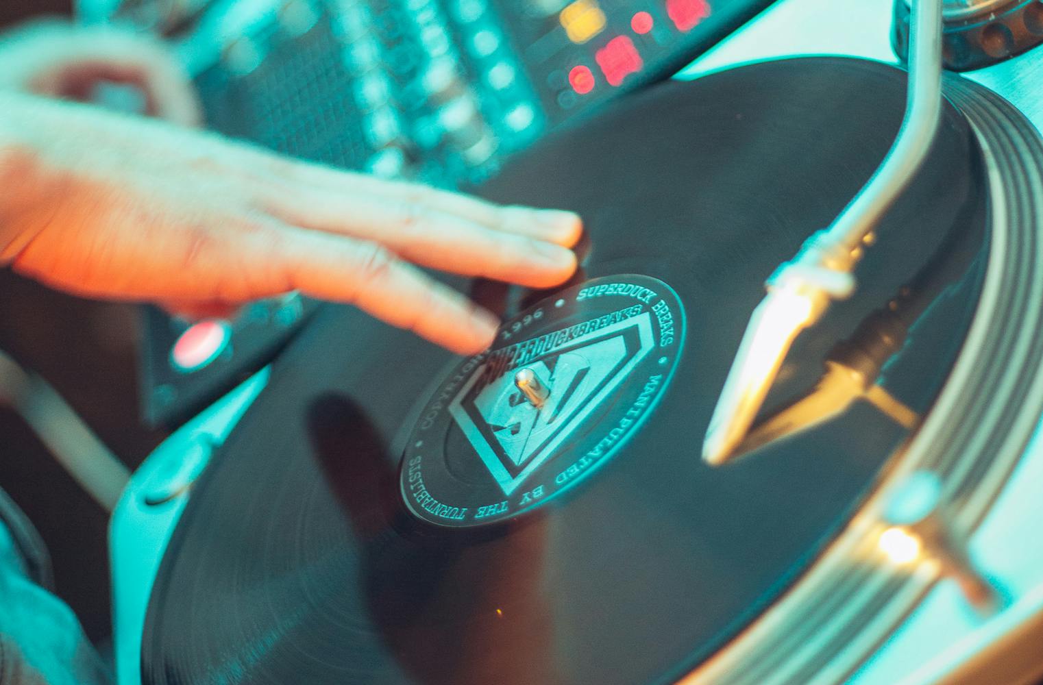 DJ-Kurs | den eigenen Style am Mischpult finden und mixen