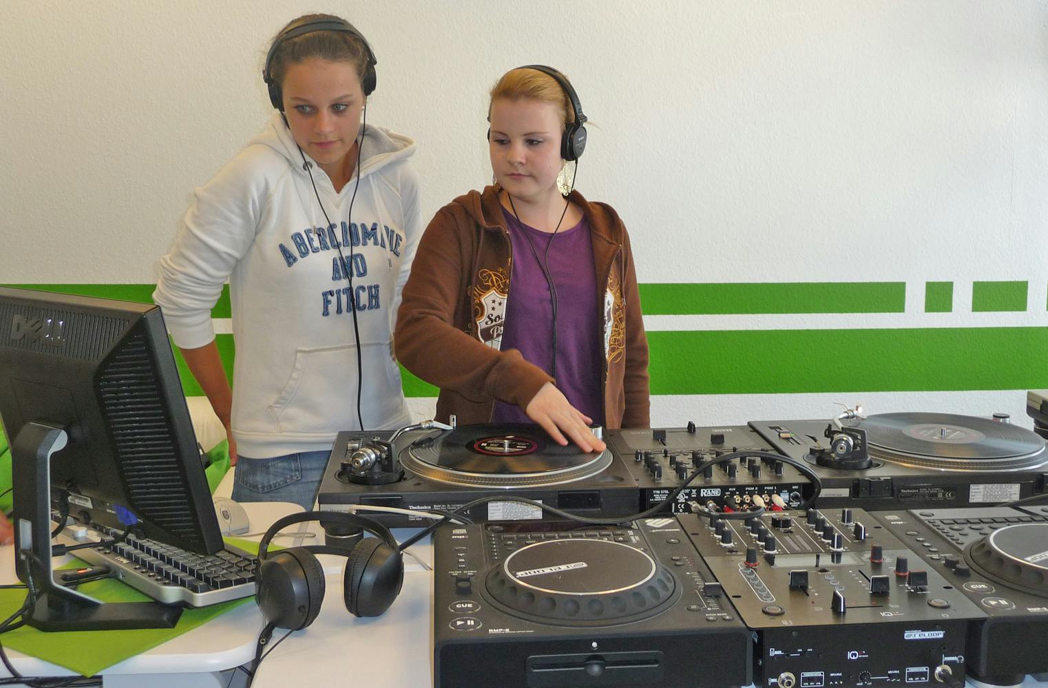 DJ-Kurs | mit Einzelunterricht zu eigenen Beats am Mischpult